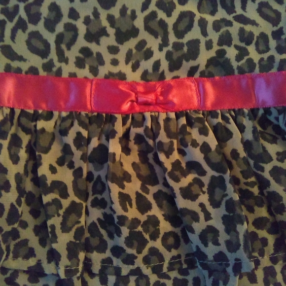 ⭐buy 2 get 1 free⭐ ADORABLE animal print blouse - Picture 6 of 7